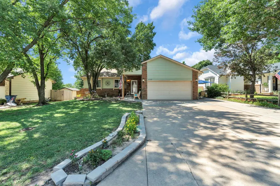 1713 E Cresthill Rd, Derby, KS 67037 - #2