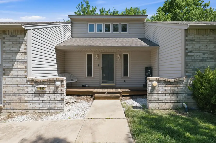 1300 E Cresthill Rd, Derby, KS 67037-2169 - #2