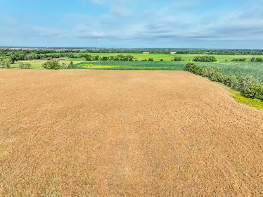 000 S Kansas Rd, Newton, KS 67114 - #2