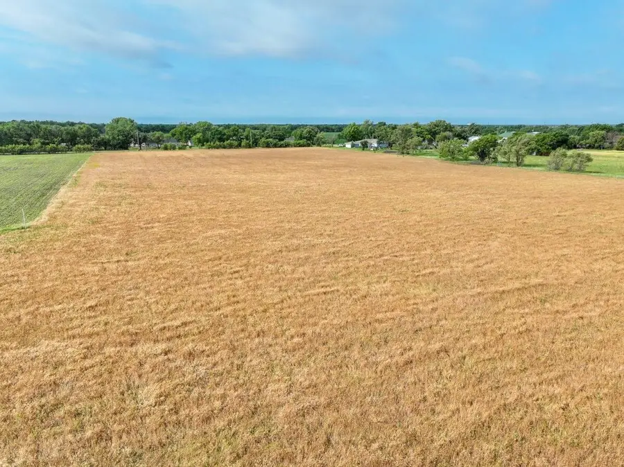 000 S Kansas Rd, Newton, KS 67114 - #3