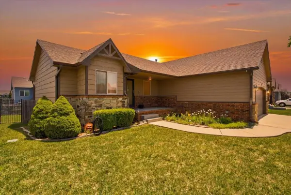 5374 N Rock Spring St, Bel Aire, KS 67226-3200