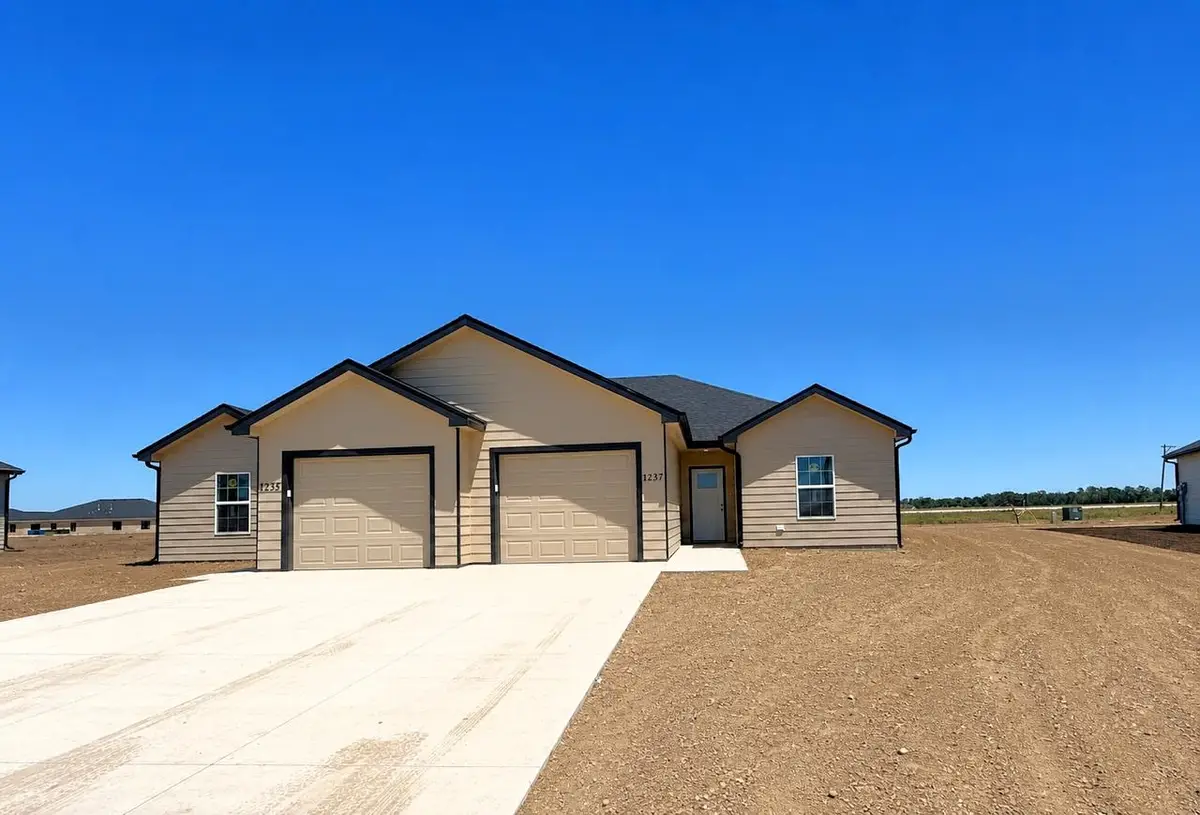1237 Fountain Dr, Salina, KS 67401 - #1