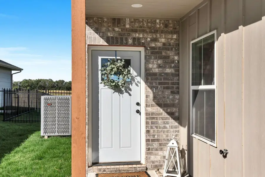 242 N Mendocino St, Goddard, KS 67052 - #3