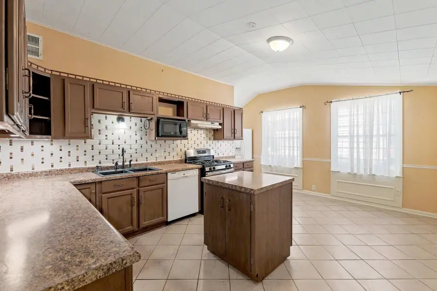 1946 S Market St, Wichita, KS 67211-4113 - #2