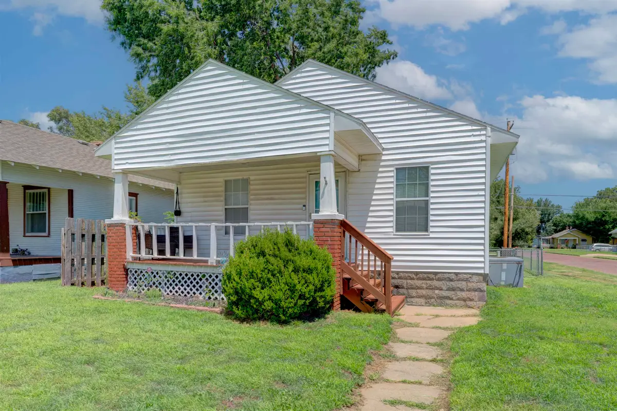 1326 S Summit St, Arkansas City, KS 67156 - #1