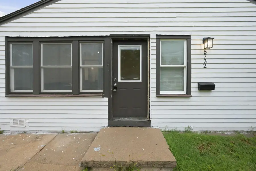 5732 E Castle Dr, Wichita, KS 67218 - #3