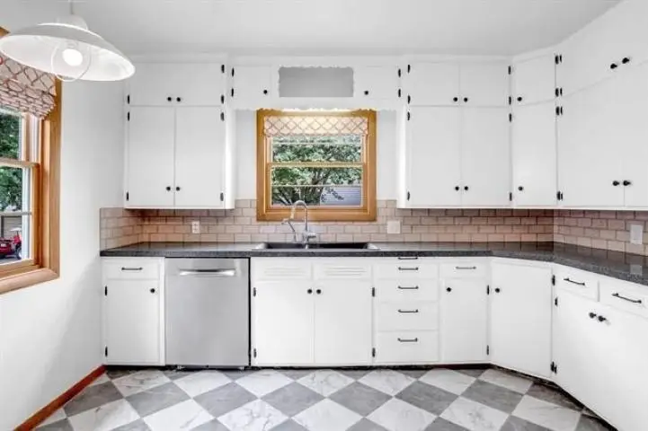 719 Grandview Ave, Newton, KS 67114 - #2