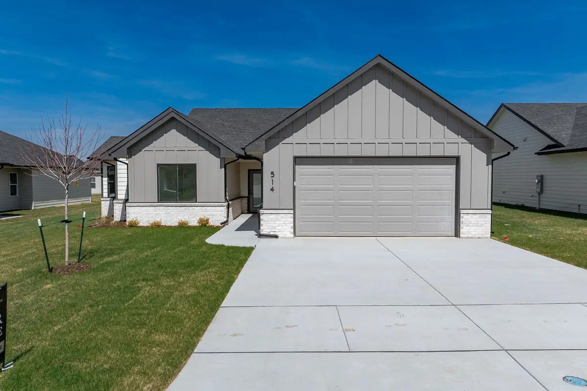 514 E Elmwood St, Park City, KS 67147-1124 - #1