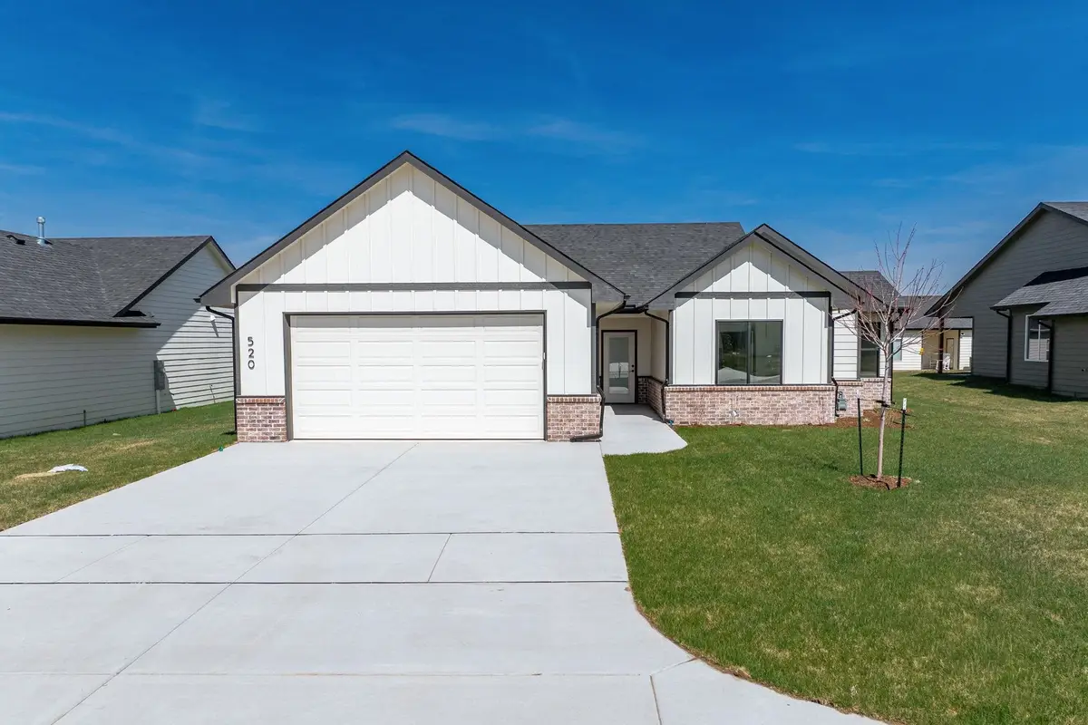 520 E Elmwood St, Park City, KS 67147-1124 - #1