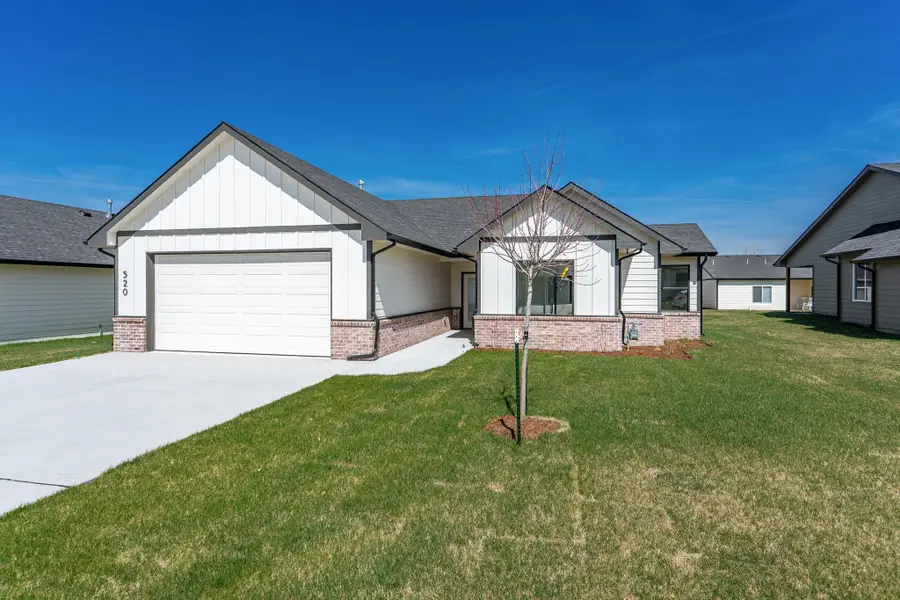 520 E Elmwood St, Park City, KS 67147-1124 - #2