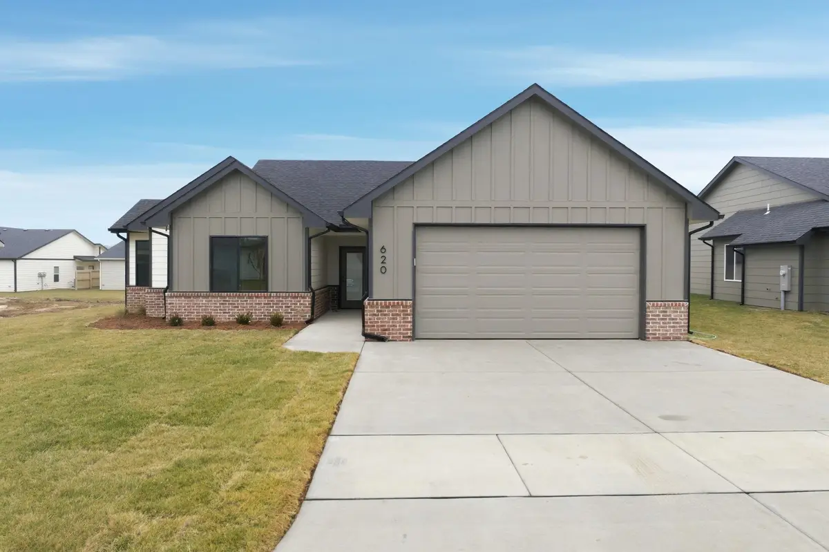 620 Elmwood St, Park City, KS 67147-1124 - #1