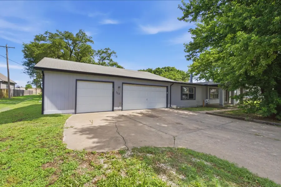 114 E 3rd St, Udall, KS 67146-9034 - #2