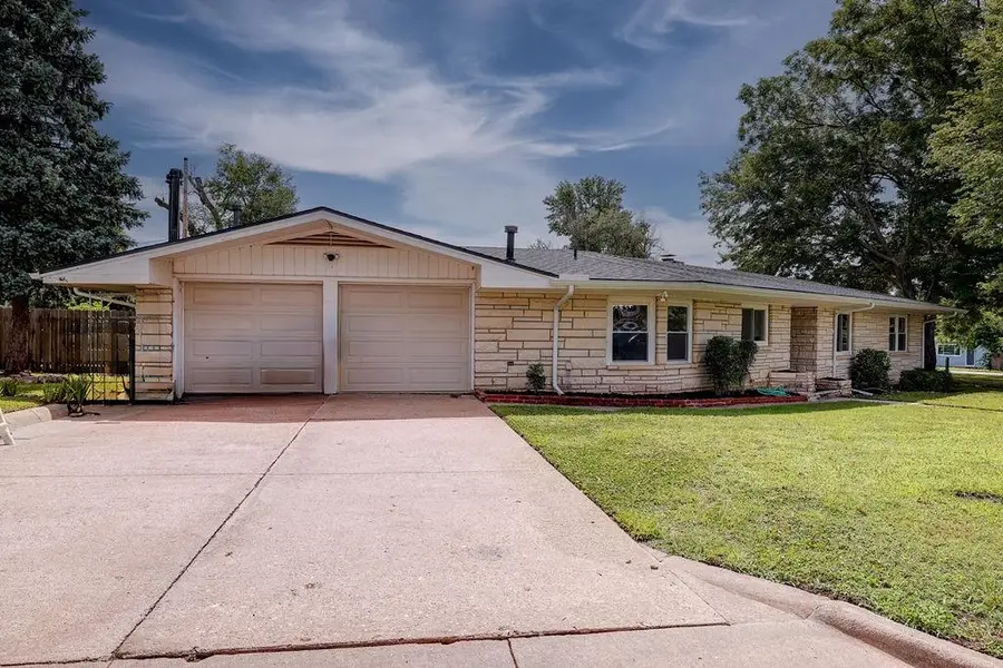 102 Highland Dr, Arkansas City, KS 67005 - #2