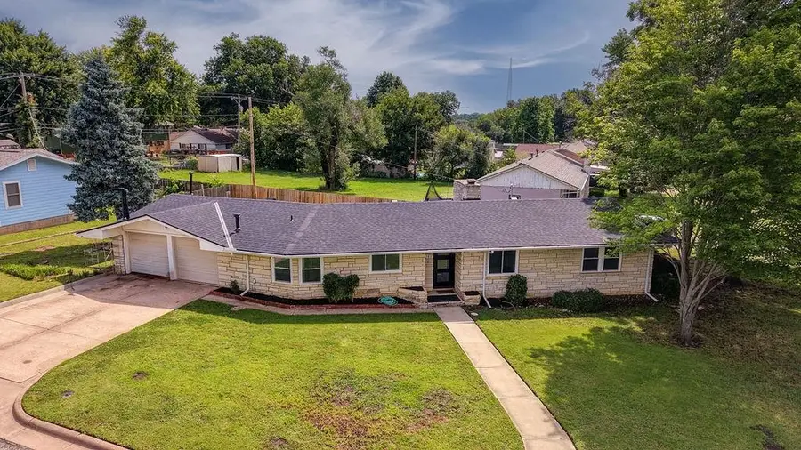 102 Highland Dr, Arkansas City, KS 67005 - #3