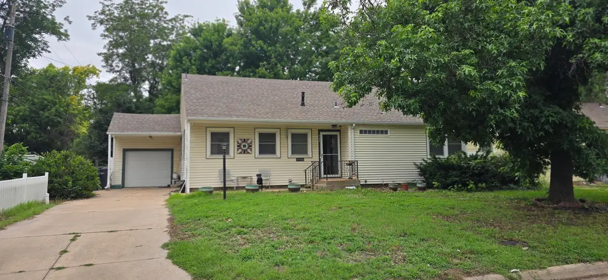 525 Santa Fe St, Newton, KS 67114 - #1