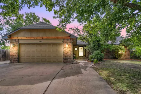 1928 S Capri Cir, Wichita, KS 67207