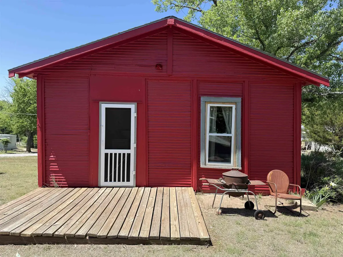 250 NE Hummingbird, Medicine Lodge, KS 67104 - #1