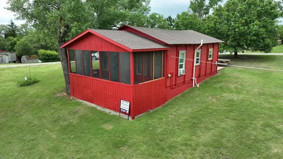 250 NE Hummingbird, Medicine Lodge, KS 67104 - #2
