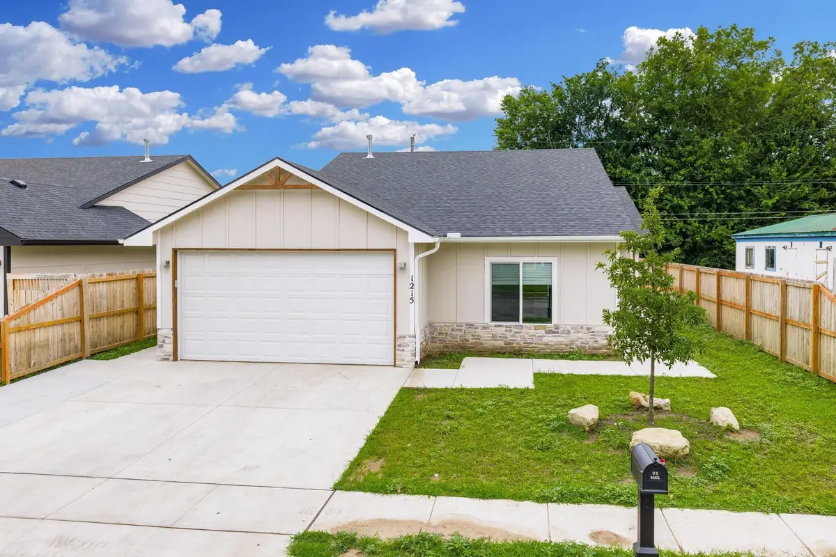 1215 N Cleveland Ave, Wichita, KS 67214 - #1