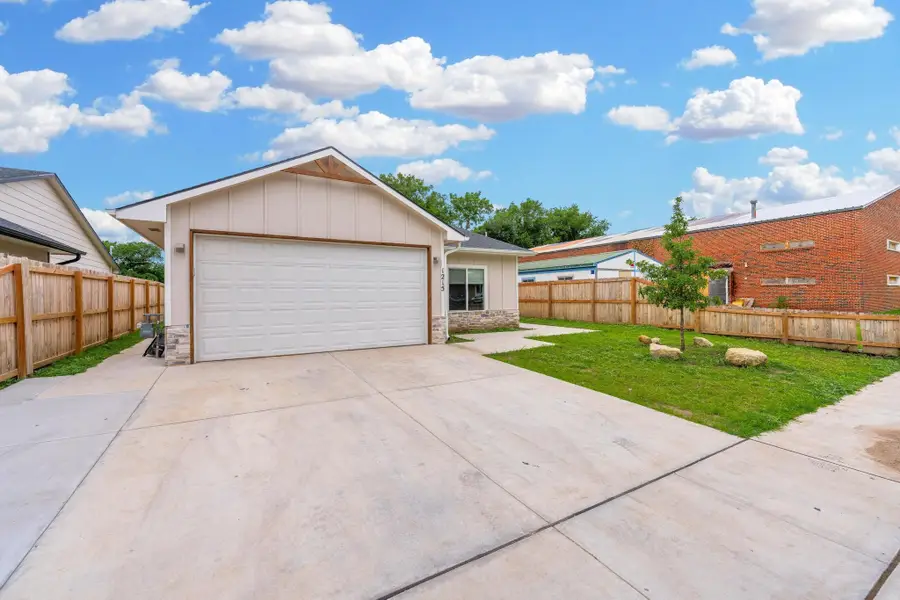1215 N Cleveland Ave, Wichita, KS 67214 - #2