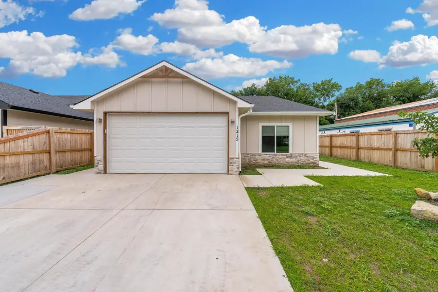 1215 N Cleveland Ave, Wichita, KS 67214 - #3