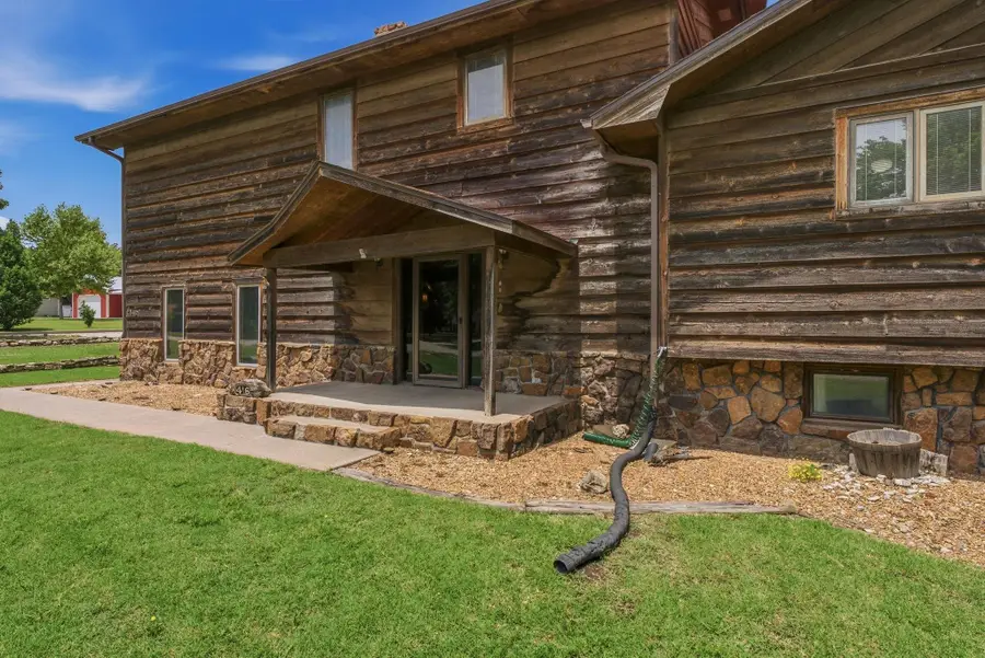 416 W North St, Leon, KS 67074 - #2