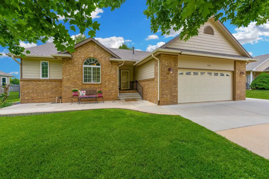 1009 S Sandalwood St, Wichita, KS 67230 - #2
