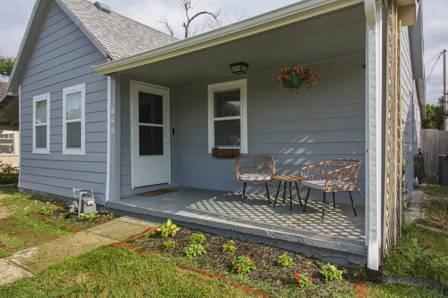 121 SE 5th, Newton, KS 67114 - #2