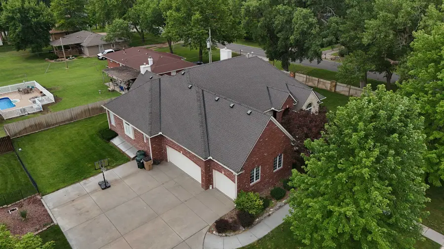 2534 Briarwood, Hutchinson, KS 67502 - #2