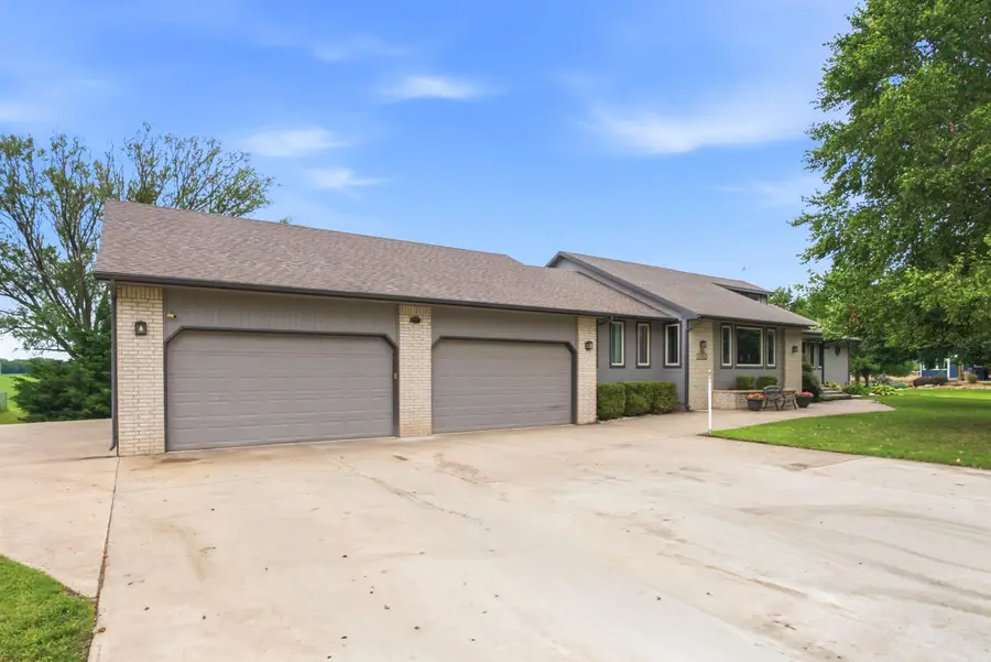 405 Riverview St, Douglass, KS 67039-9402 - #2