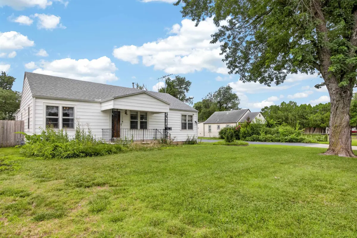 1034 S Vine St, Wichita, KS 67213 - #1
