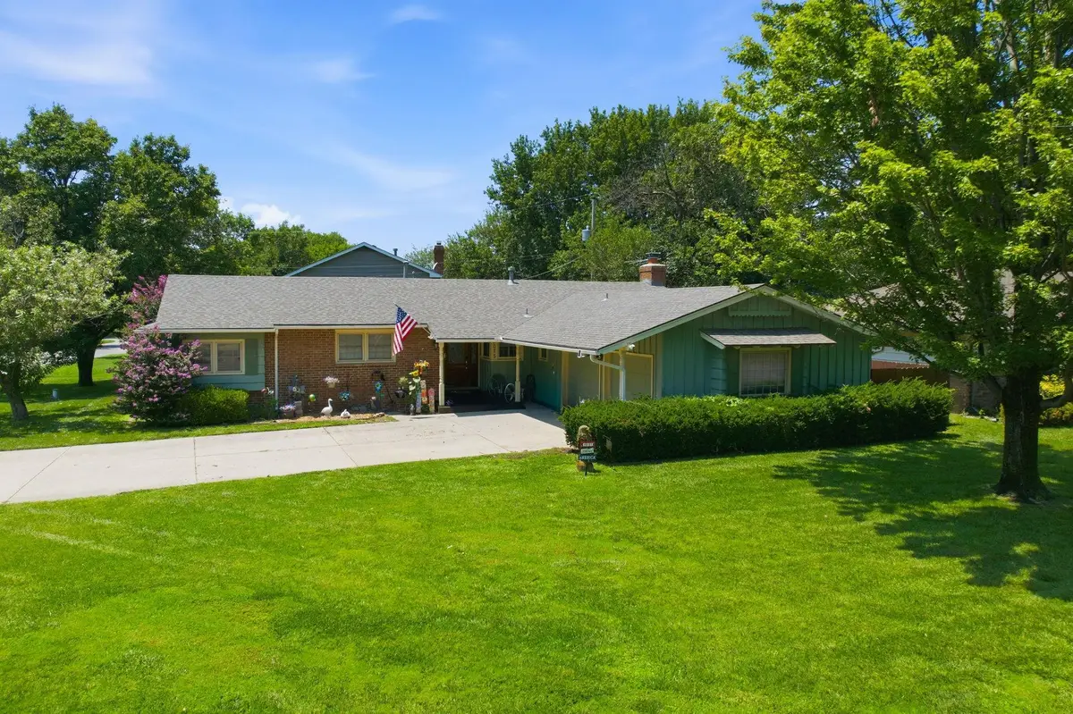 3075 W River Park Dr, Wichita, KS 67203-2080 - #1