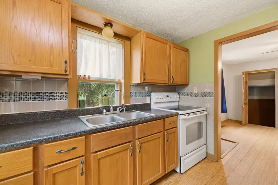 828 W Irving Ave, Wichita, KS 67213 - #2