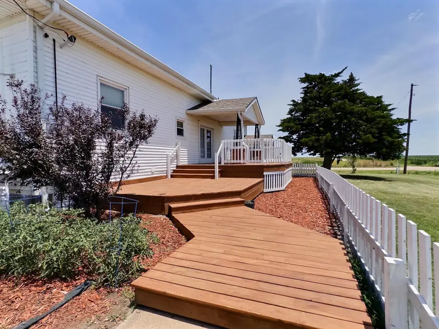 196 E 50th St S, Wellington, KS 67152 - #2