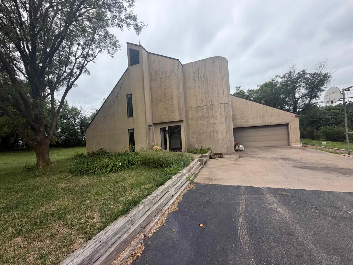 399 S Seneca, Wellington, KS 67152 - #1