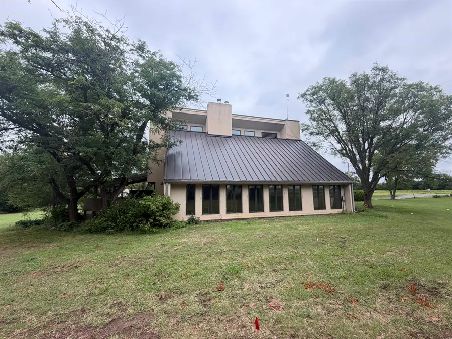 399 S Seneca, Wellington, KS 67152 - #2