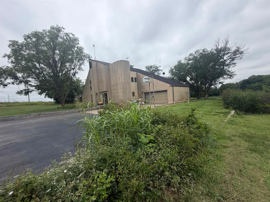 399 S Seneca, Wellington, KS 67152 - #3