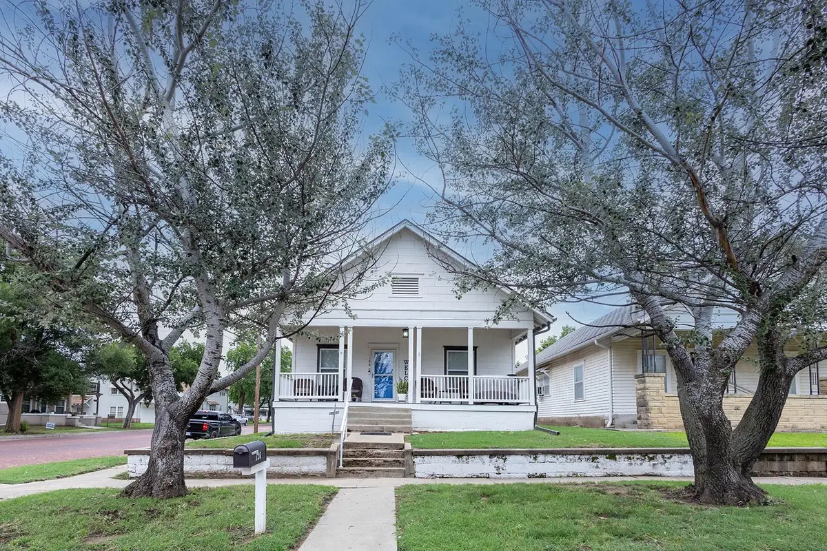 126 N 3rd St, Arkansas City, KS 67005 - #1
