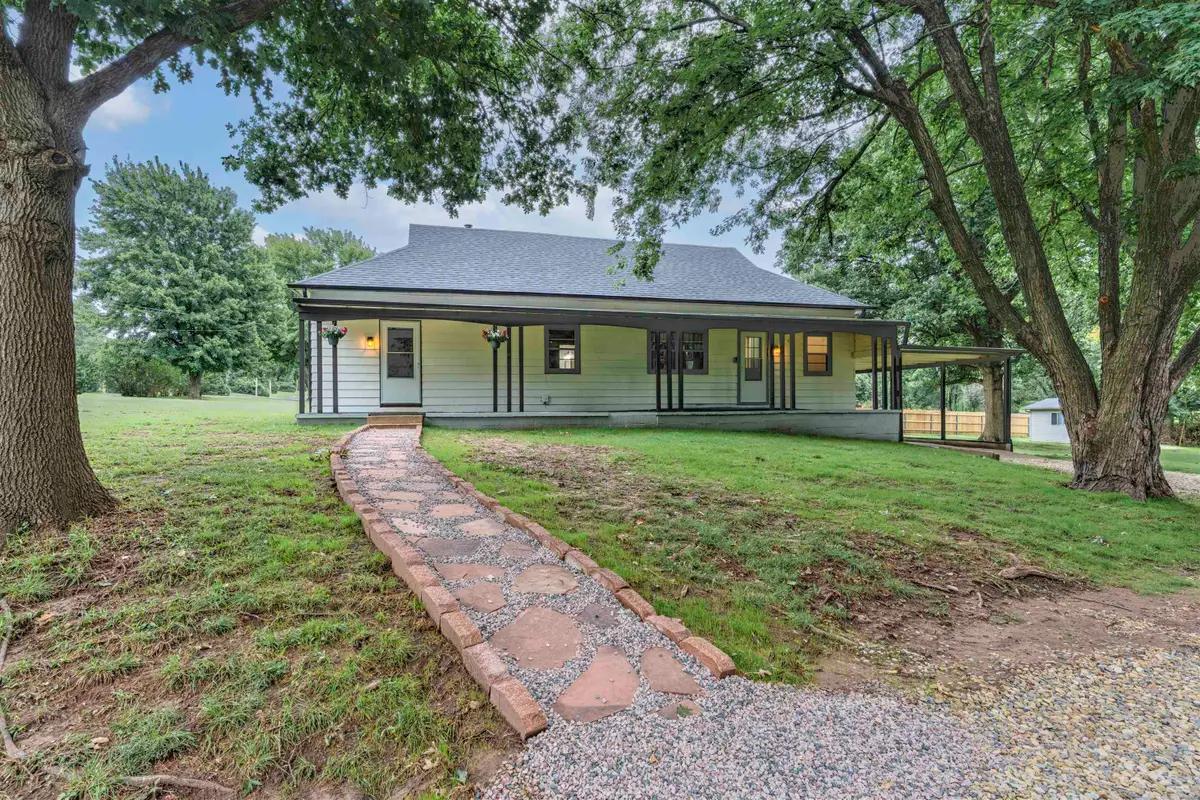 1701 E Chestnut Ave., Arkansas City, KS 67005 - #1