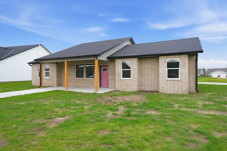 731 N Wakefield Ave, Valley Center, KS 67147 - #3