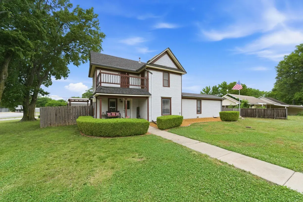 427 S Willow St, Douglass, KS 67039 - #1