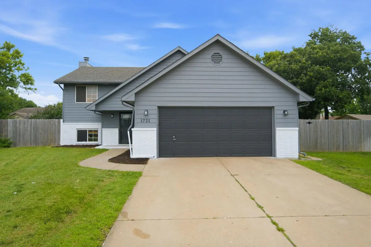 1721 N Redbarn Cir, Wichita, KS 67212 - #1