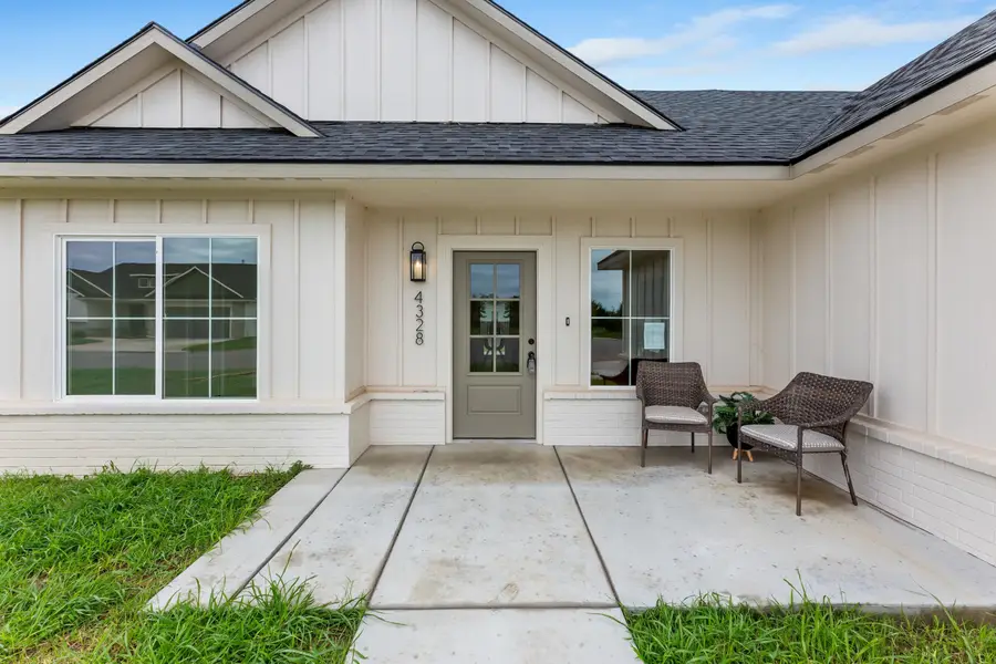 4328 N Sunny Ct, Wichita, KS 67205 - #2