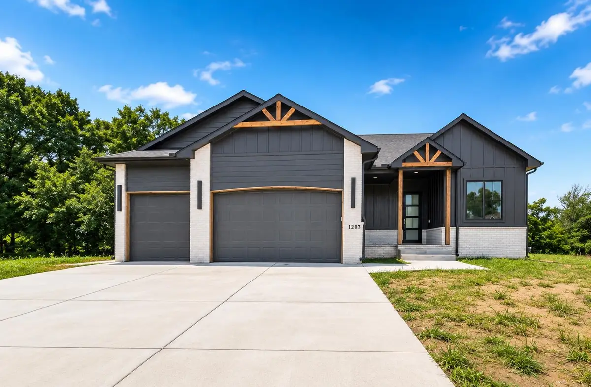 1207 E Maywood Ct, Wichita, KS 67216 - #1