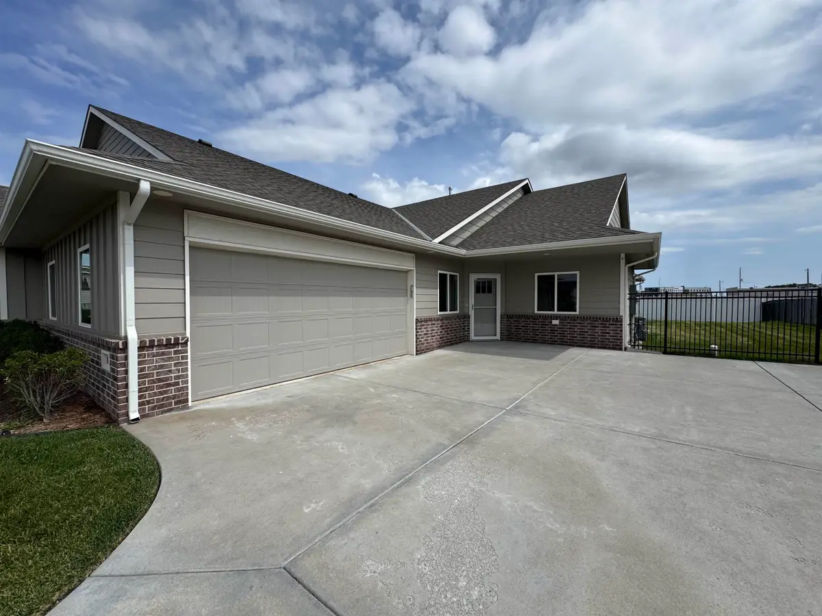 868 N Cloverleaf, Goddard, KS 67052 - #1