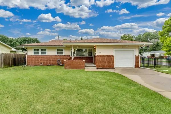 3103 S Martinson Ave, Wichita, KS 67207