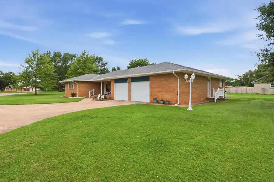 303 N Boyd St, Caldwell, KS 67022 - #3