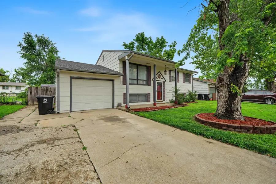 2449 Robin, Salina, KS 67401 - #2