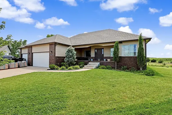 3315 S Bluelake Ct, Wichita, KS 67215
