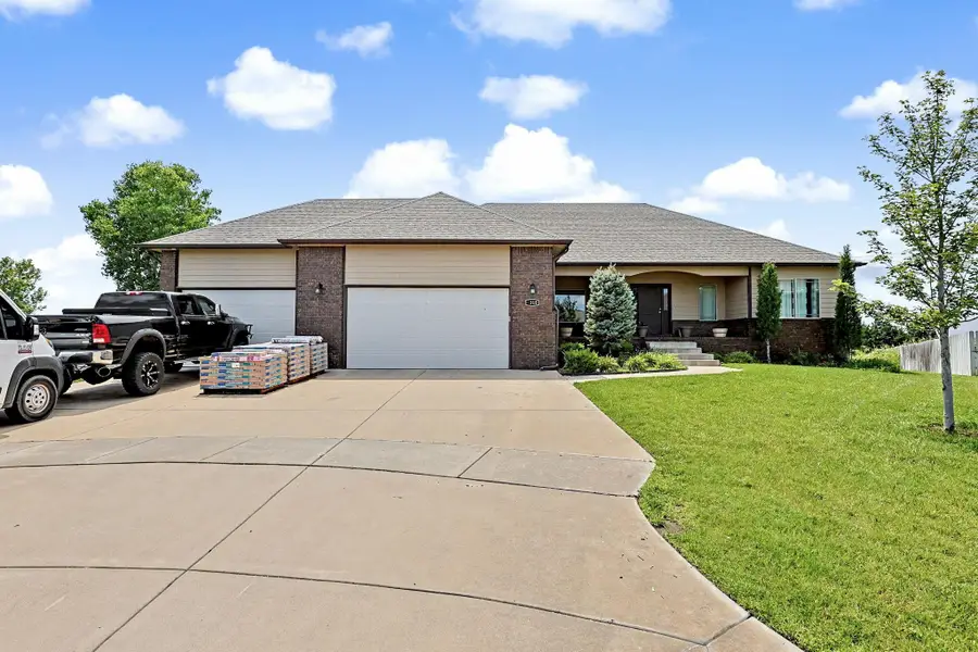 3315 S Bluelake Ct, Wichita, KS 67215 - #2